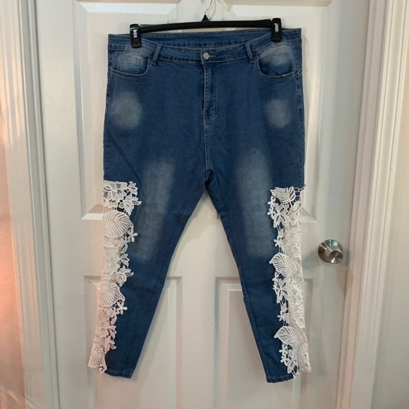 Boutique Denim - LACE CROPPED SLIM FIT JEANS PLUS SIZE 4X